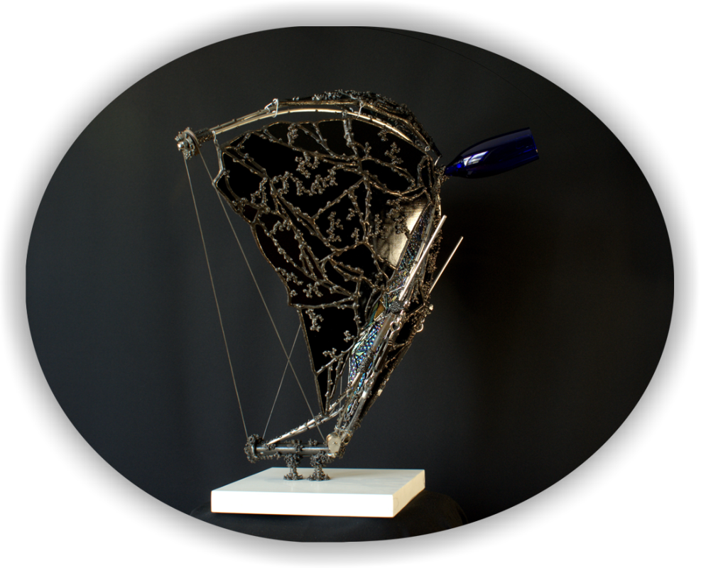 sculptură de artă contemporană în sticlă și metal